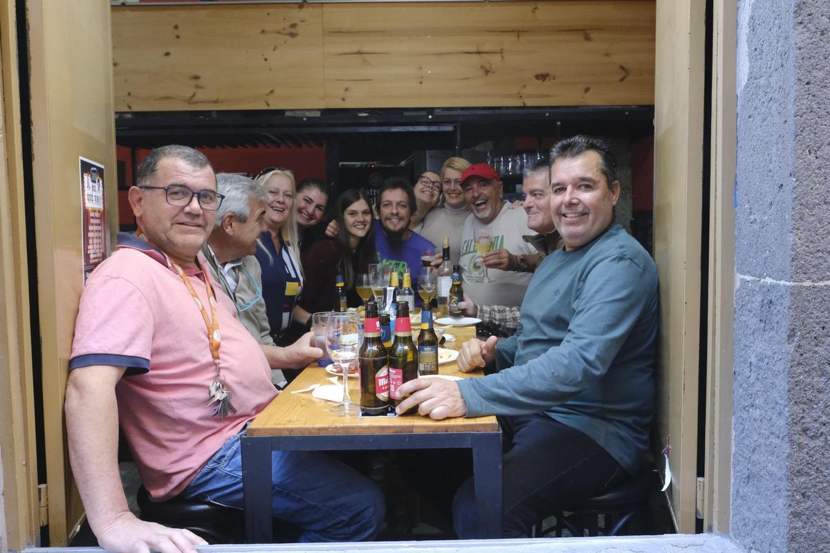 El Ca' Jonás de Triana vive su 40 aniversario pasando de bocatería a cervecería El Ca' Jonás de Triana vive su 40 aniversario pasando de bocatería a cervecería
