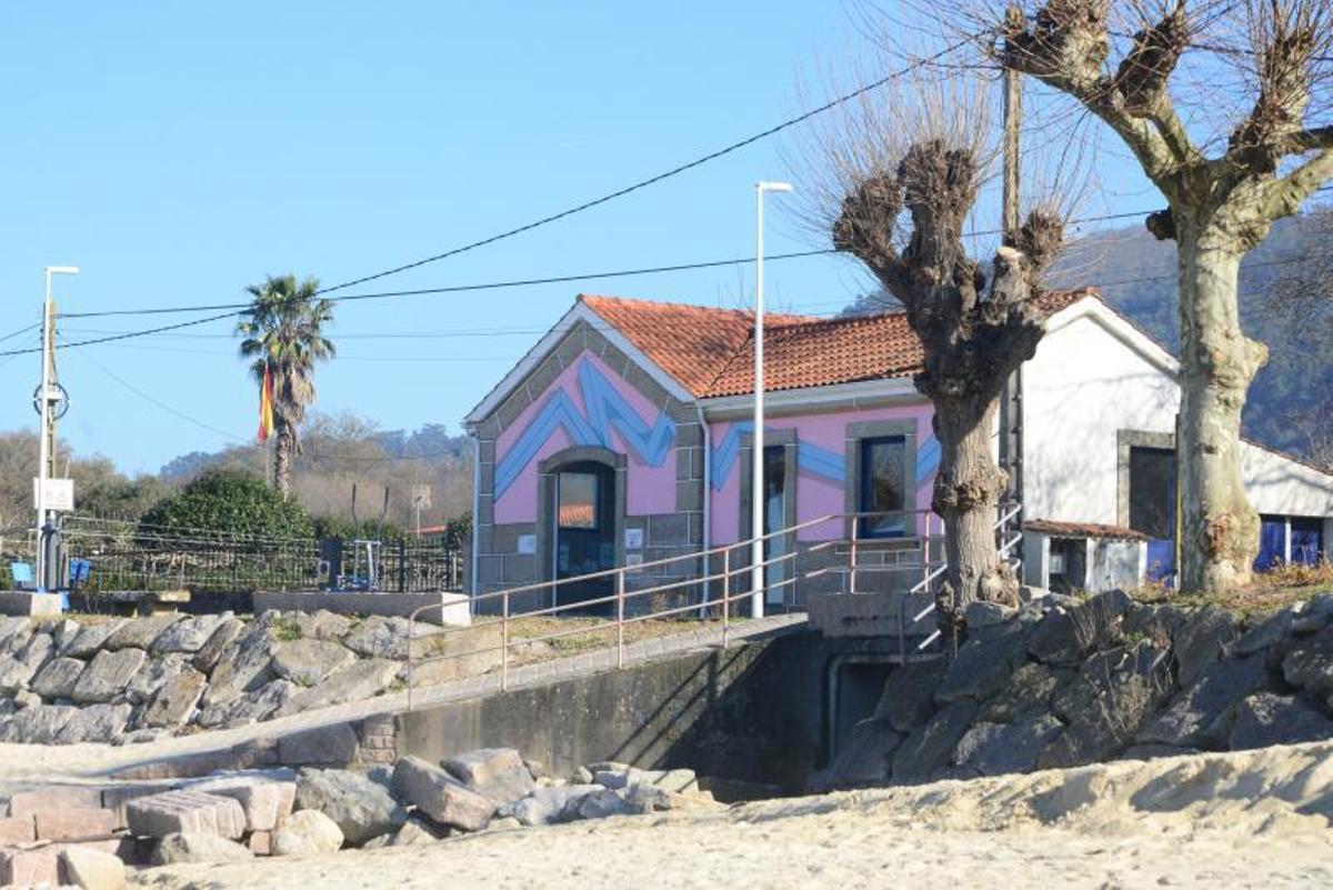 Inmueble de la antigua carpintería de ribeira de Banda do Río.  | // G. NÚÑEZ