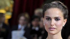 L’actriu Natalie Portman ha anunciat que està embarassada del seu nòvio, el ballarí francès Benjamin Millepied, amb qui s’ha compromès.