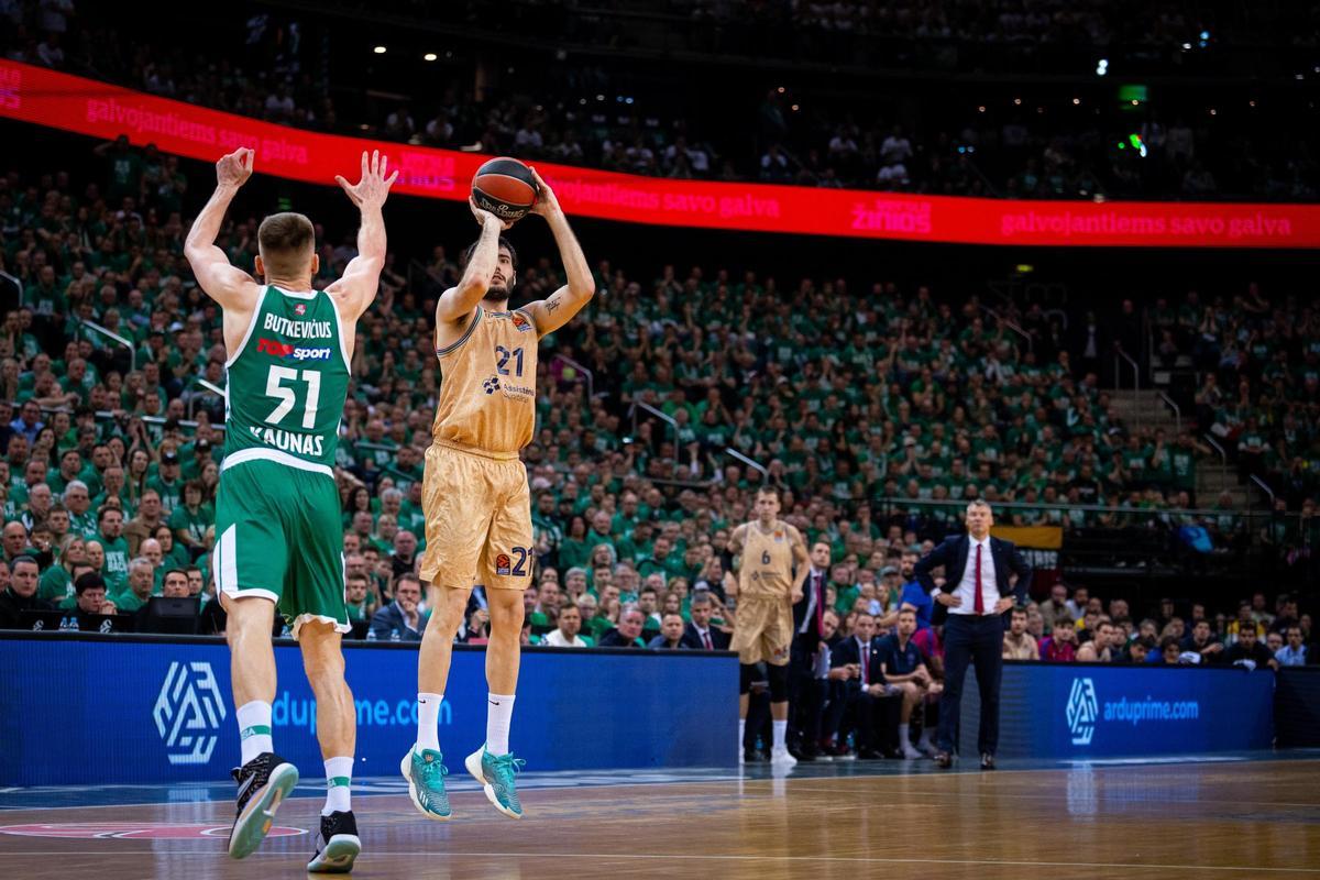 Abrines anota un triple contra el Zalgiris en la Euroliga Abrines anota un triple contra el Zalgiris en la Euroliga