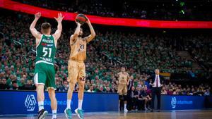 Abrines anota un triple contra el Zalgiris en la Euroliga