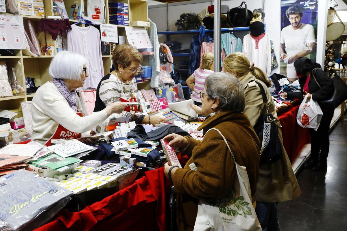 Llenazo en el primer día del Rastrillo Ozanam en el Auditorio de Zaragoza