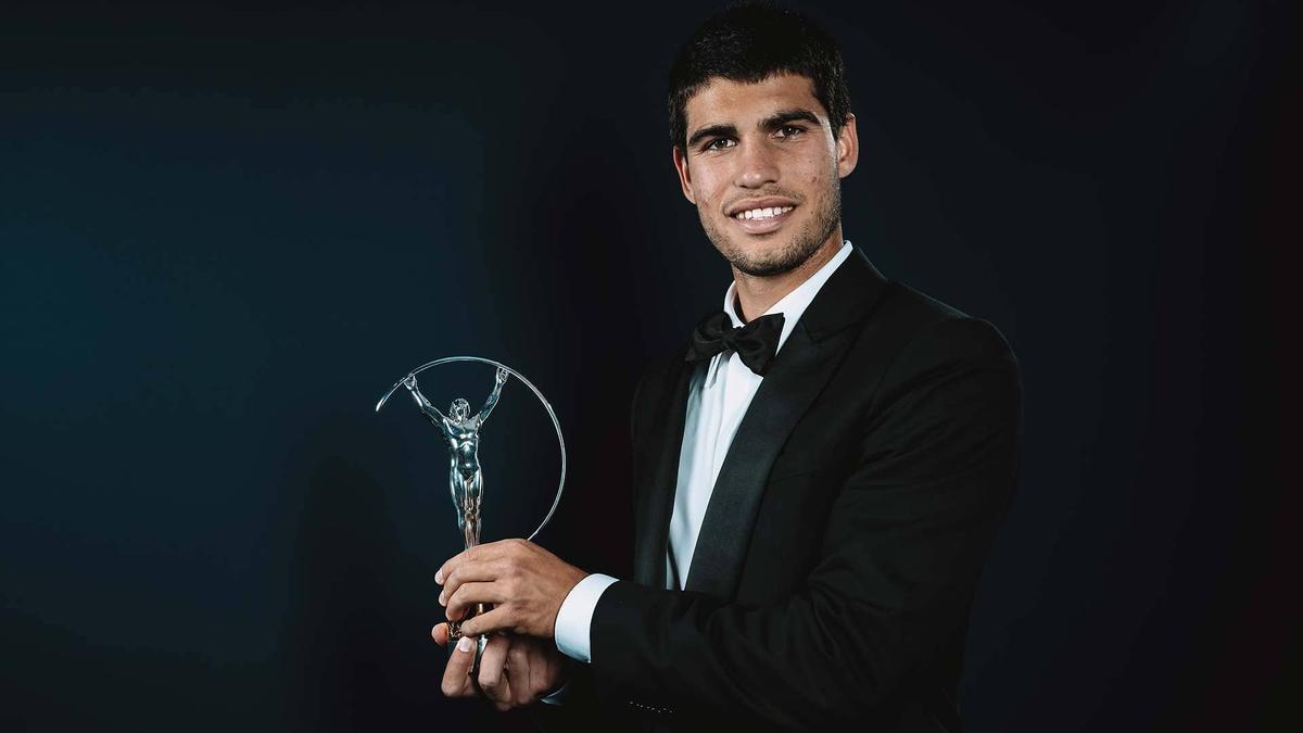 Carlos Alcaraz, con el Premio Laureus al Deportista Revelación del Año que recibió en 2023.