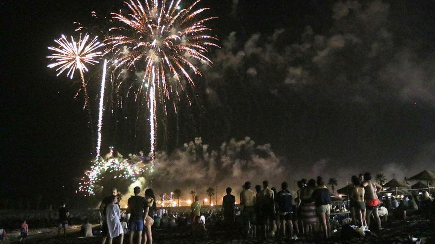 Los fuegos artificiales marcan el inicio de la feria cada año.