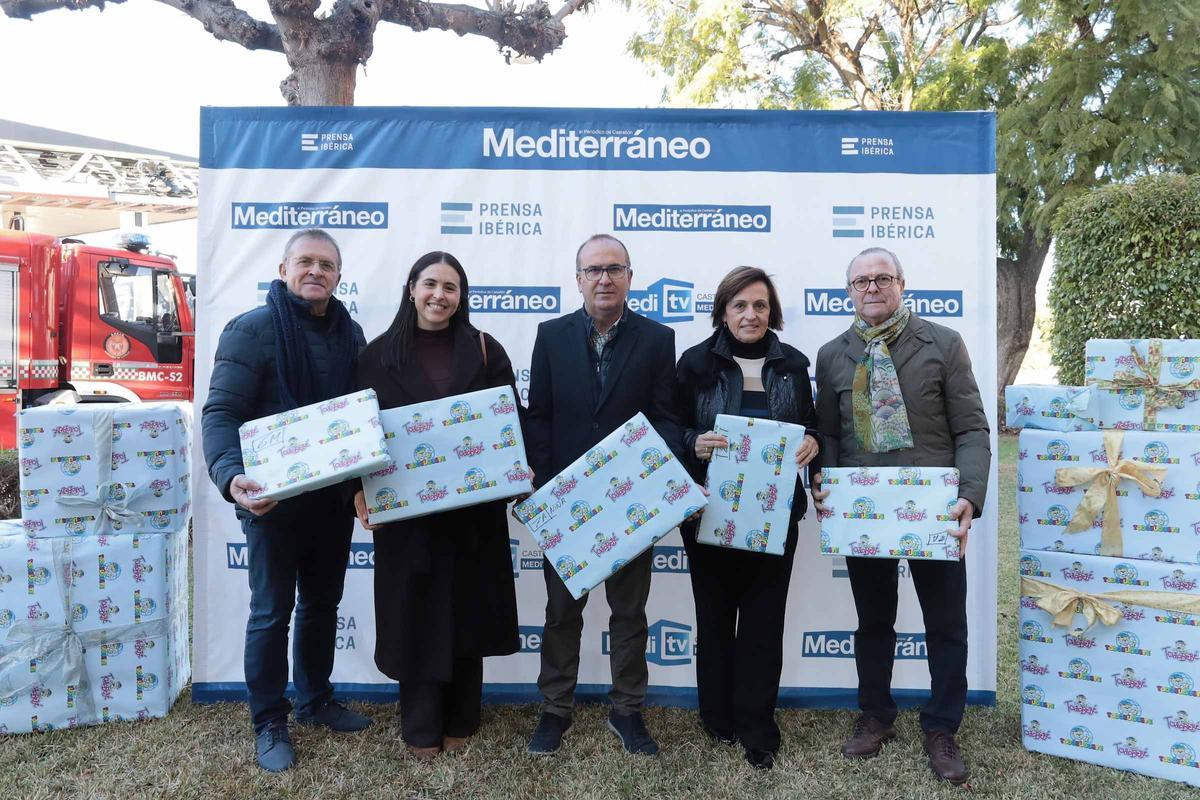 Las responsables de Todojuguete y el director de ‘Mediterráneo’, Ángel Báez, no faltaron a la cita.