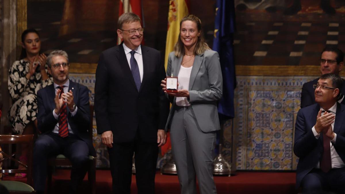 Ximo Puig con Anna Gómez, excapitana del Valencia Basket