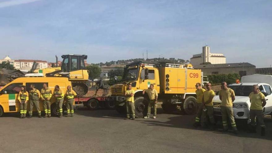 Un equipo de 50 personas y 20 vehículos de Extremadura parte al incendio de Portugal