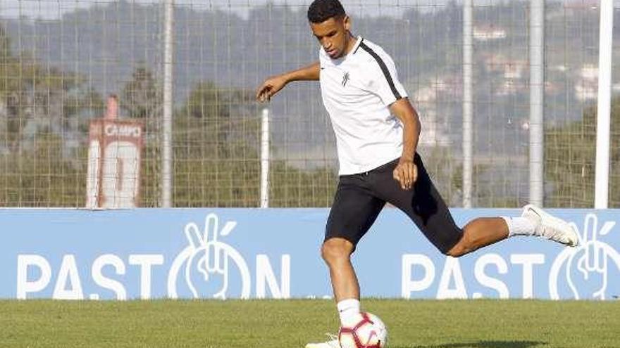 Blackman golpea un balón en Mareo la pasada semana.