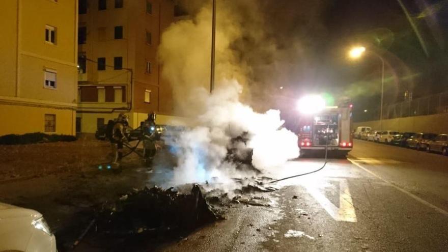 In Palma wurden wieder Müllcontainer angezündet, es brannte auch im Stadteil Camp Redó.