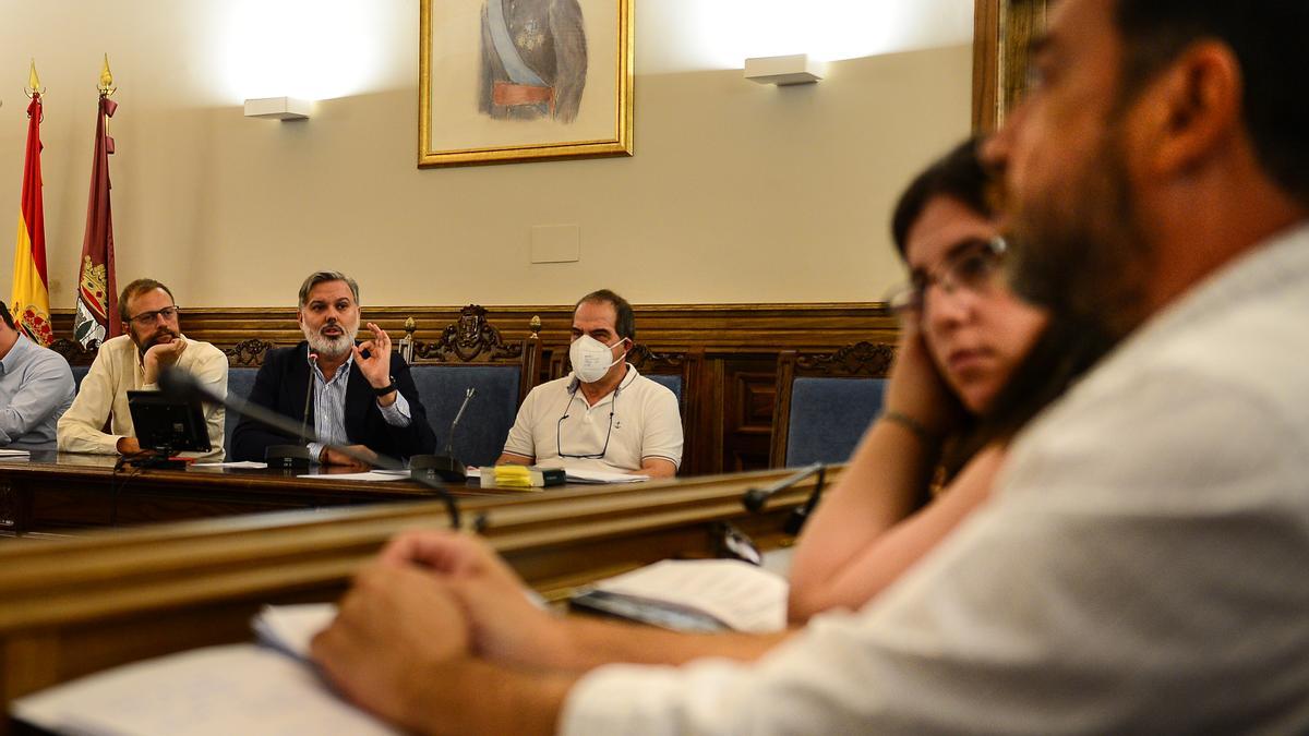 Pizarro, contestando a Alfredo Moreno, en el pleno de Plasencia.