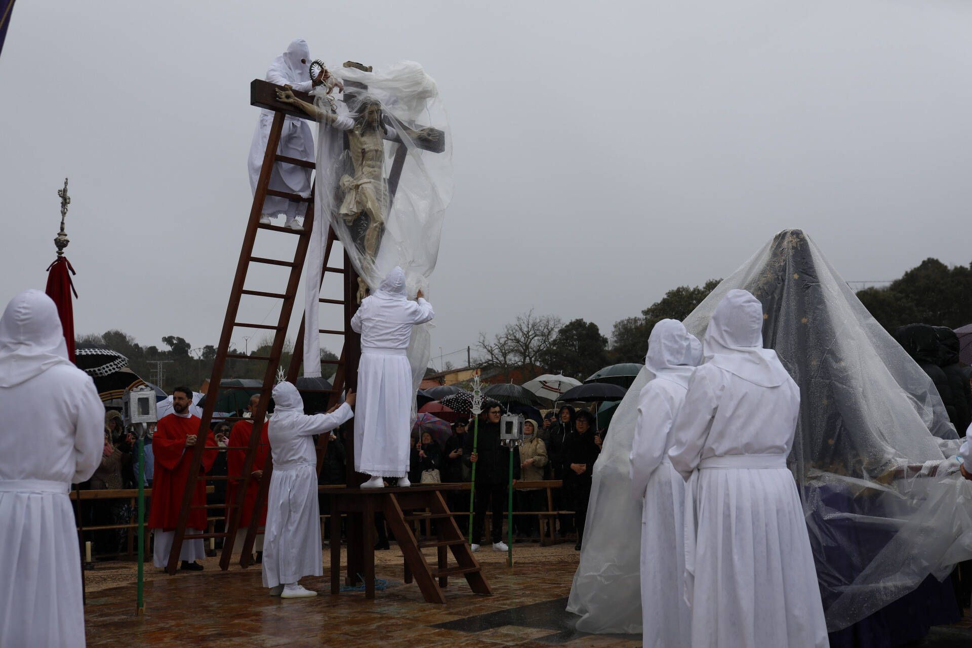 GALERÍA | Procesión del Santo Entierro en Bercianos de Valverde