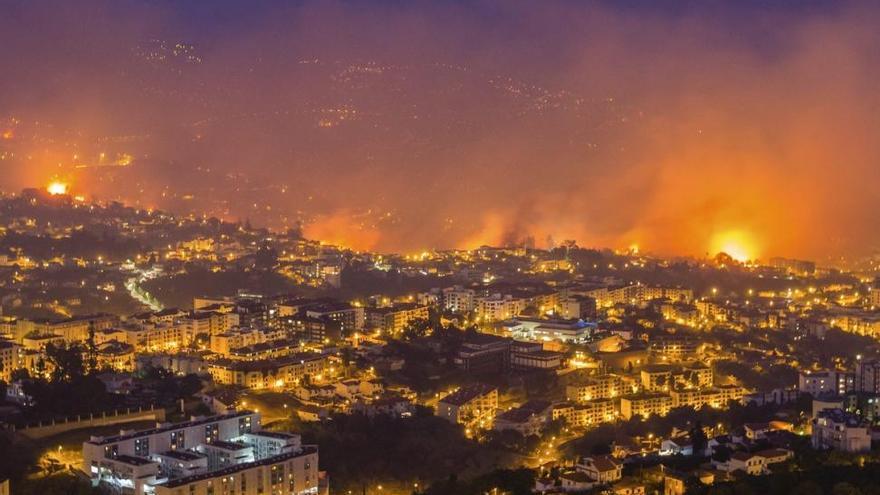 El grave incendio de Madeira avanza hacia el centro histórico de Funchal