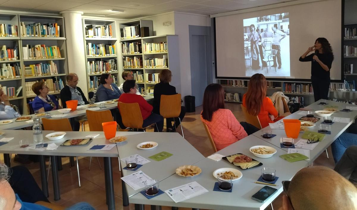 Anna Moner va parlar del poeta íntim, el poeta que es despulla en els seus versos