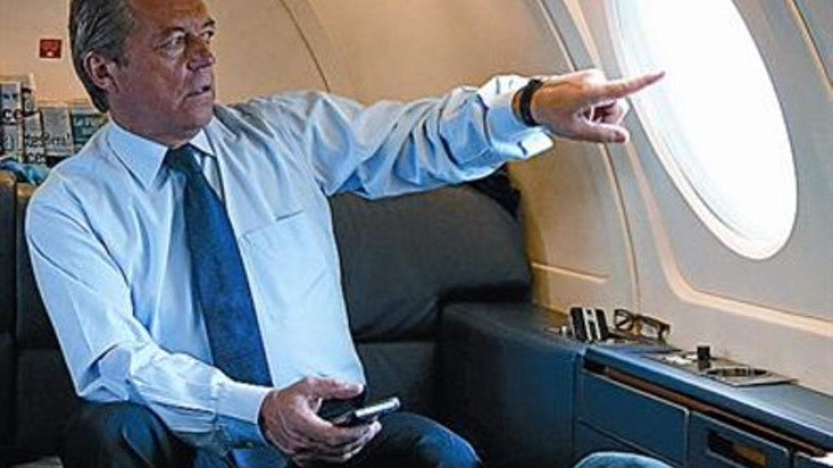El ministro Joyandet, el pasado abril, a bordo de un avión privado.