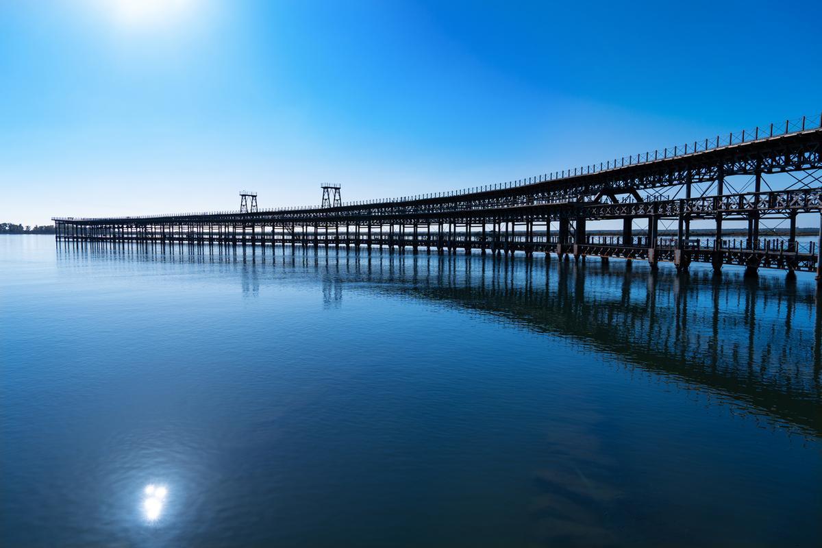 Motín de Huelva Muelle en la ría de Huelva en Andalucía