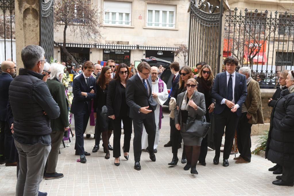 Las imágenes del entierro del padre del presidente del Levante, Pedro Catalán