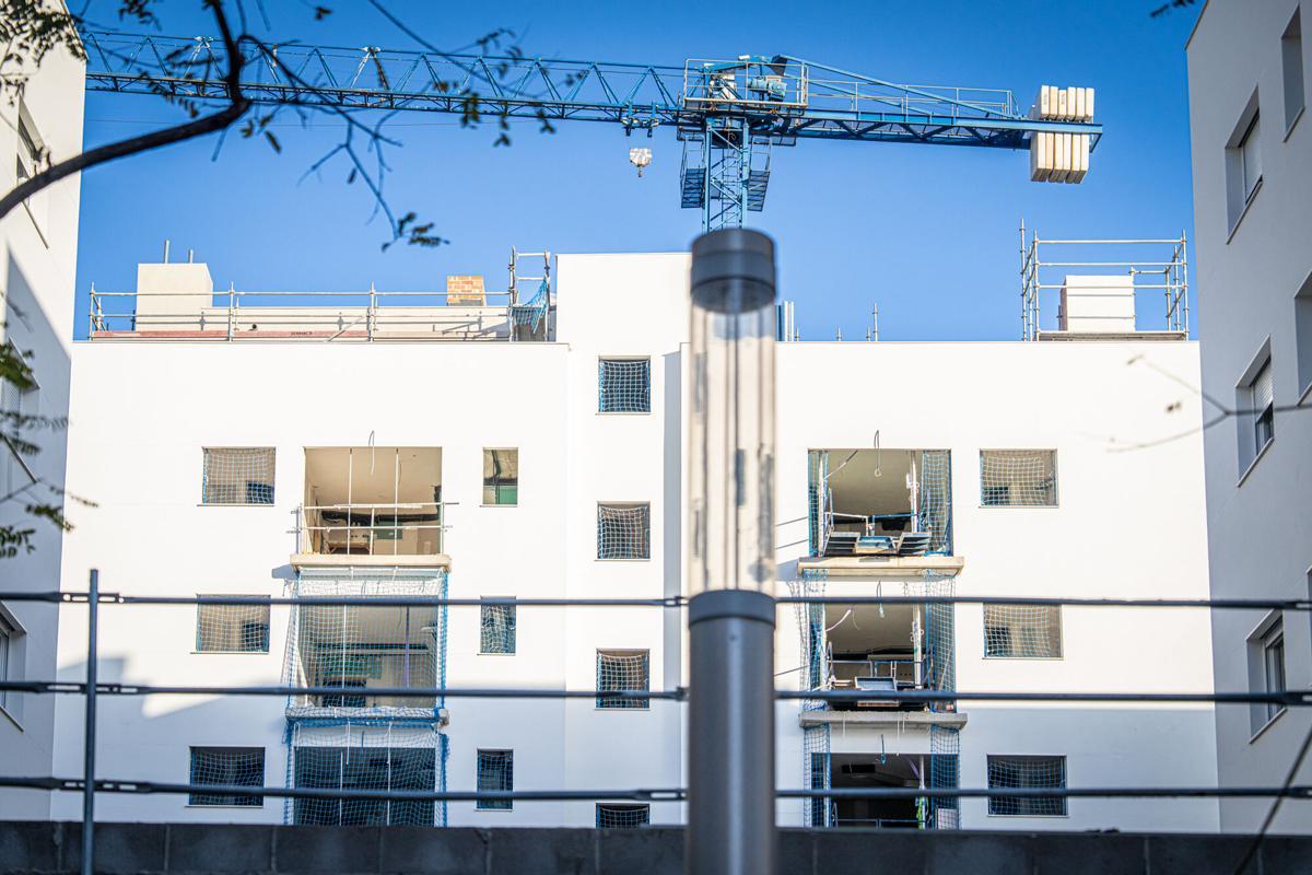 Bloque de pisos en construcción en Barcelona.