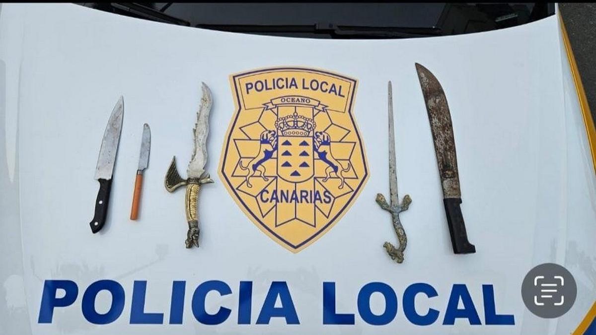 Detenidas dos personas con un 'arsenal' de puñales y cuchillos en Las Palmas de Gran Canaria.