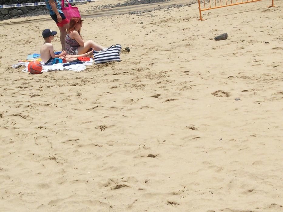 Cerrada al baño una zona de la playa de Playa Blan