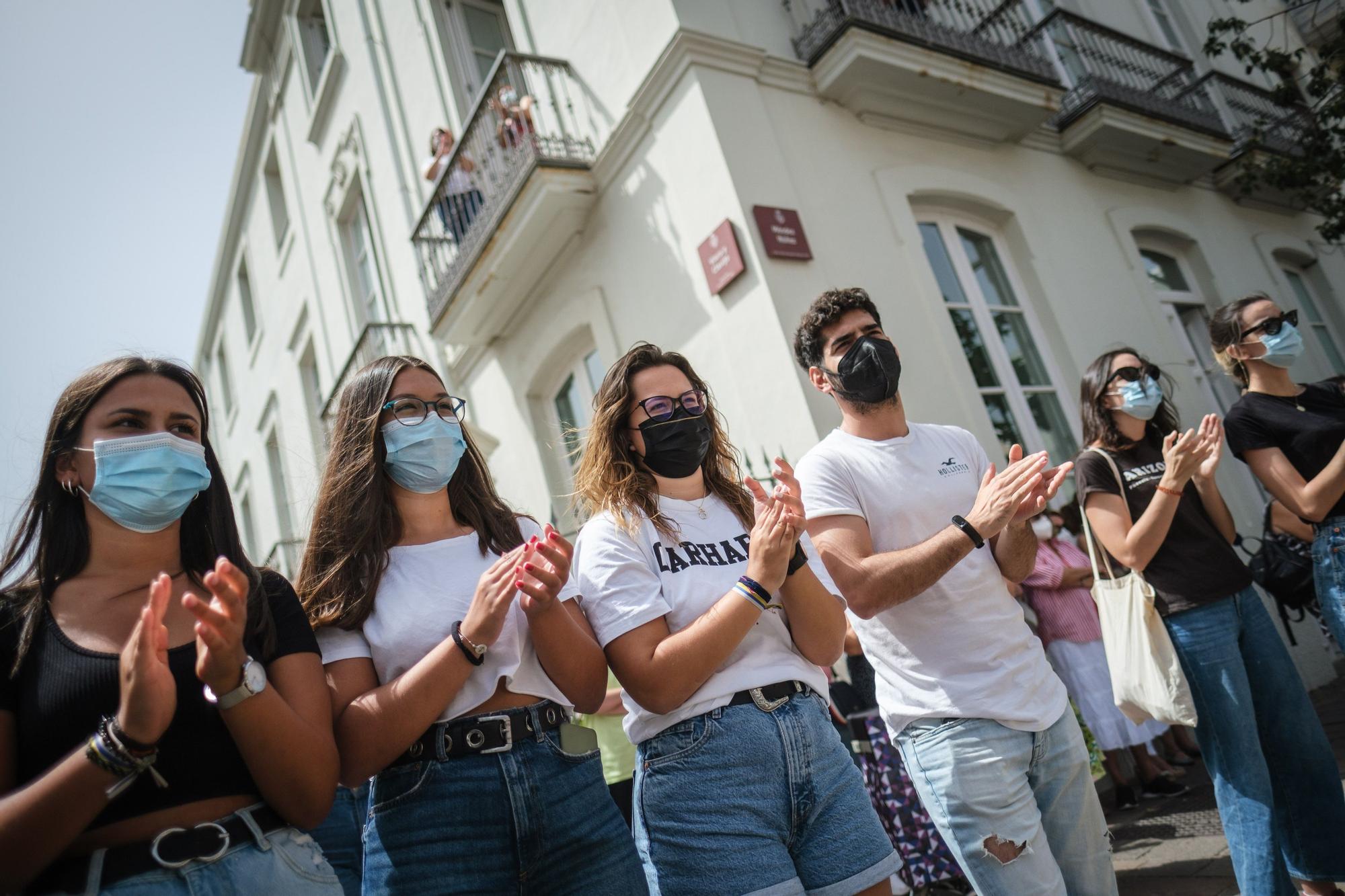 Minuto de silencio en Santa Cruz de Tenerife tras el hallazgo del cadáver de Olivia