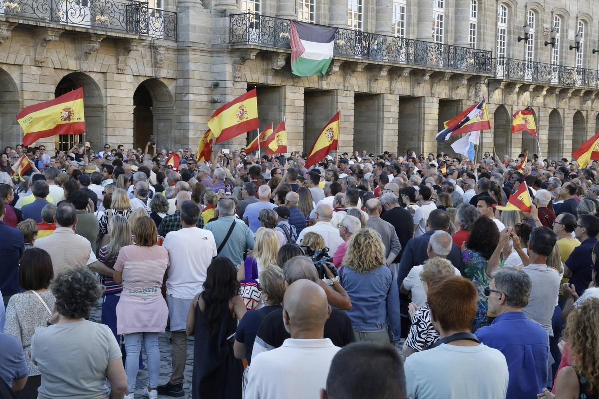 Cientos de personas se movilizan en Santiago para mostrar su apoyo a Ceuta Cientos de personas se movilizan en Santiago para mostrar su apoyo a Ceuta