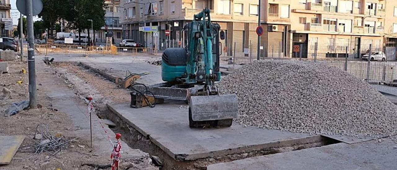 Las obras de Consum en el bulevar de la avenida Felipe V. | ÁXEL ÁLVAREZ