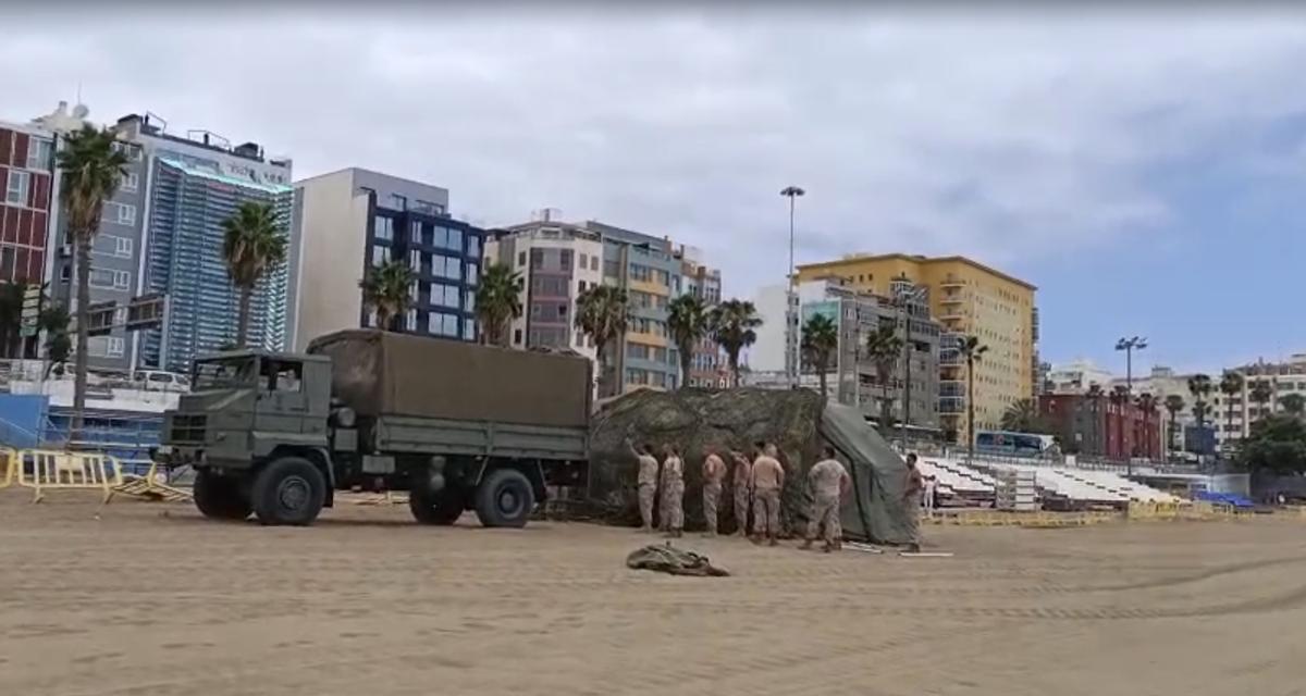 Ambiente en las Alcaravaneras durante los preparativos para el día de las Fuerzas Armadas