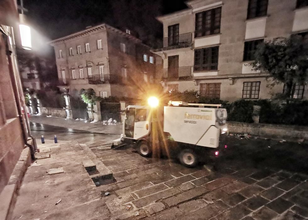 Las "peñas" de Pontevedra dejan un mar de basura y críticas