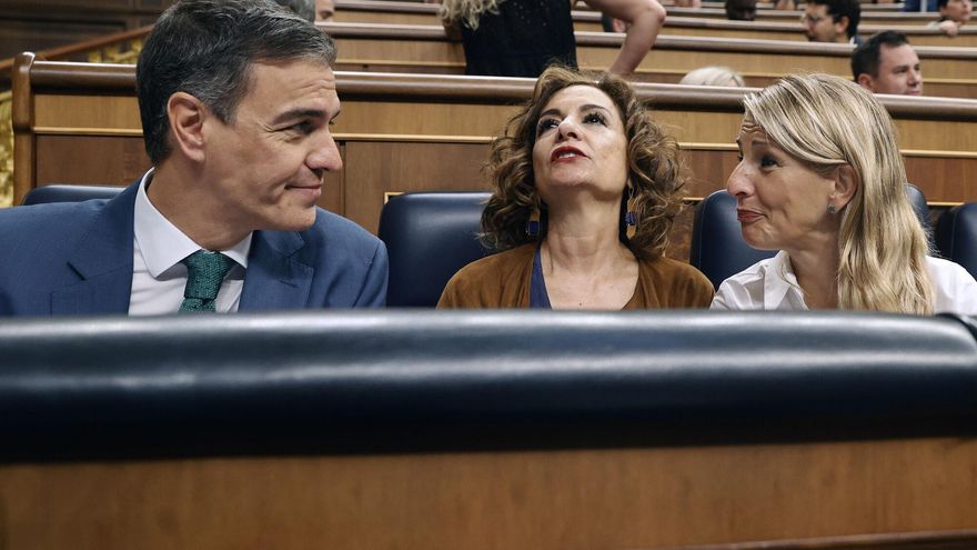 Esperando sentados