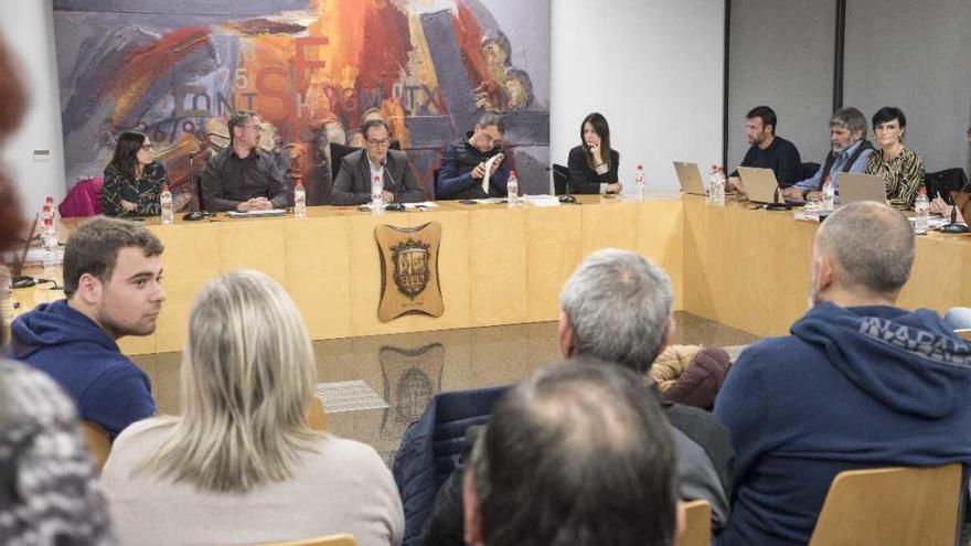 Un ple municipal a Sant Fruitós, on governen Gent fent Poble i PSC