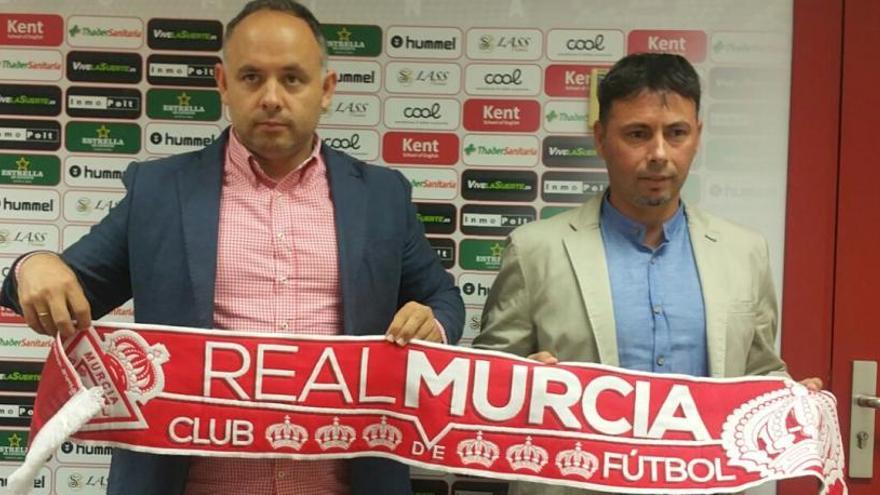 Deseado Flores y Sanlúcar, en la presentación oficial