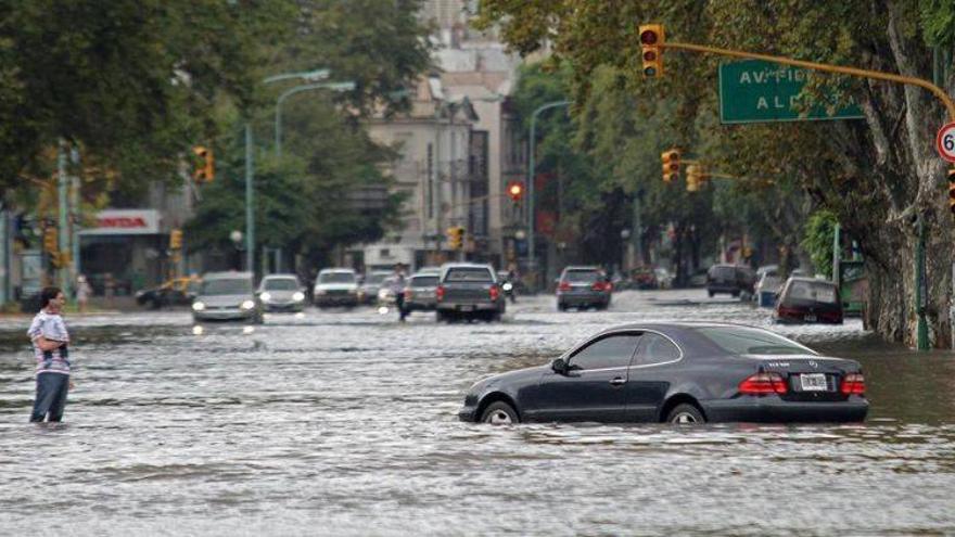 Buenos Aires sufre las inundaciones más dañinas en un siglo