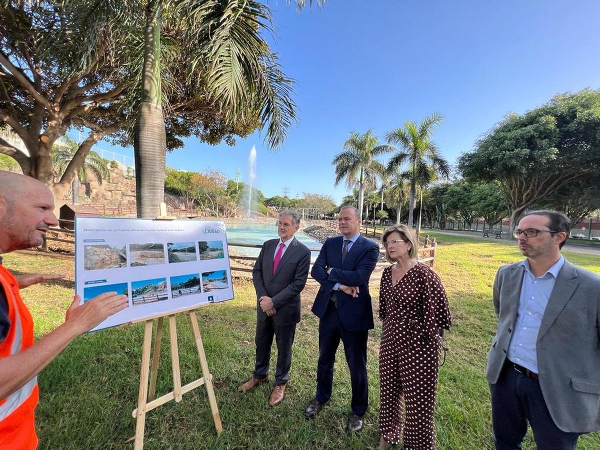 Imagen de la presentación de la renovada fuente del parque Juan Pablo II en Las Palmas de Gran Canaria.