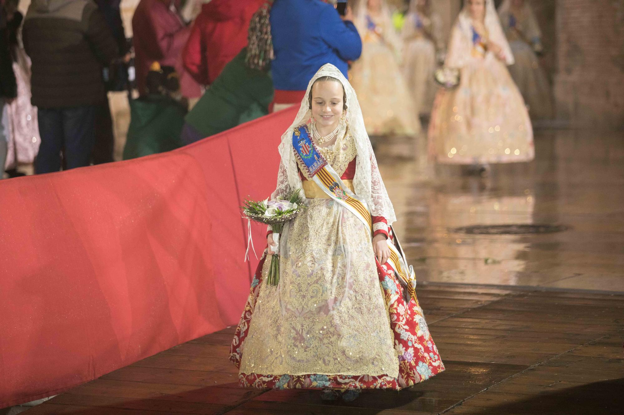 La fallera mayor infantil llega a la Mare de Déu