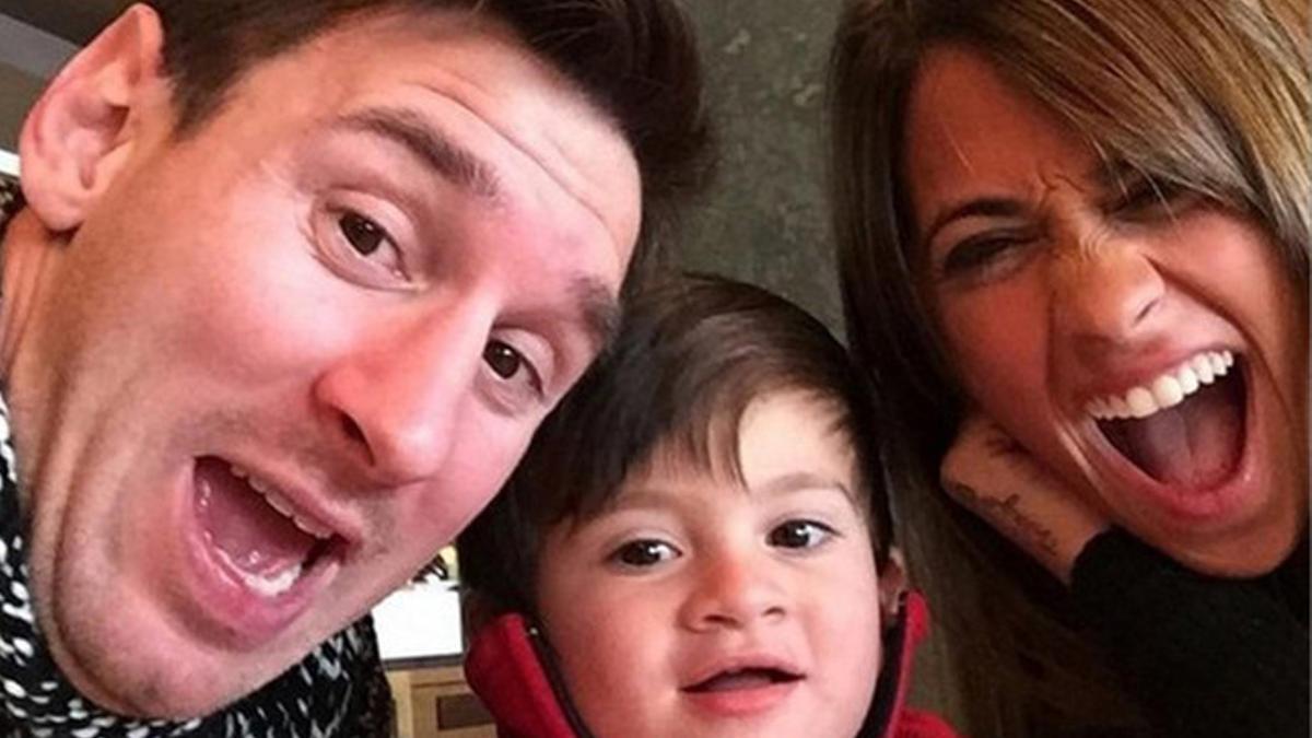 Messi, junto a su hijo y su mujer Antonella