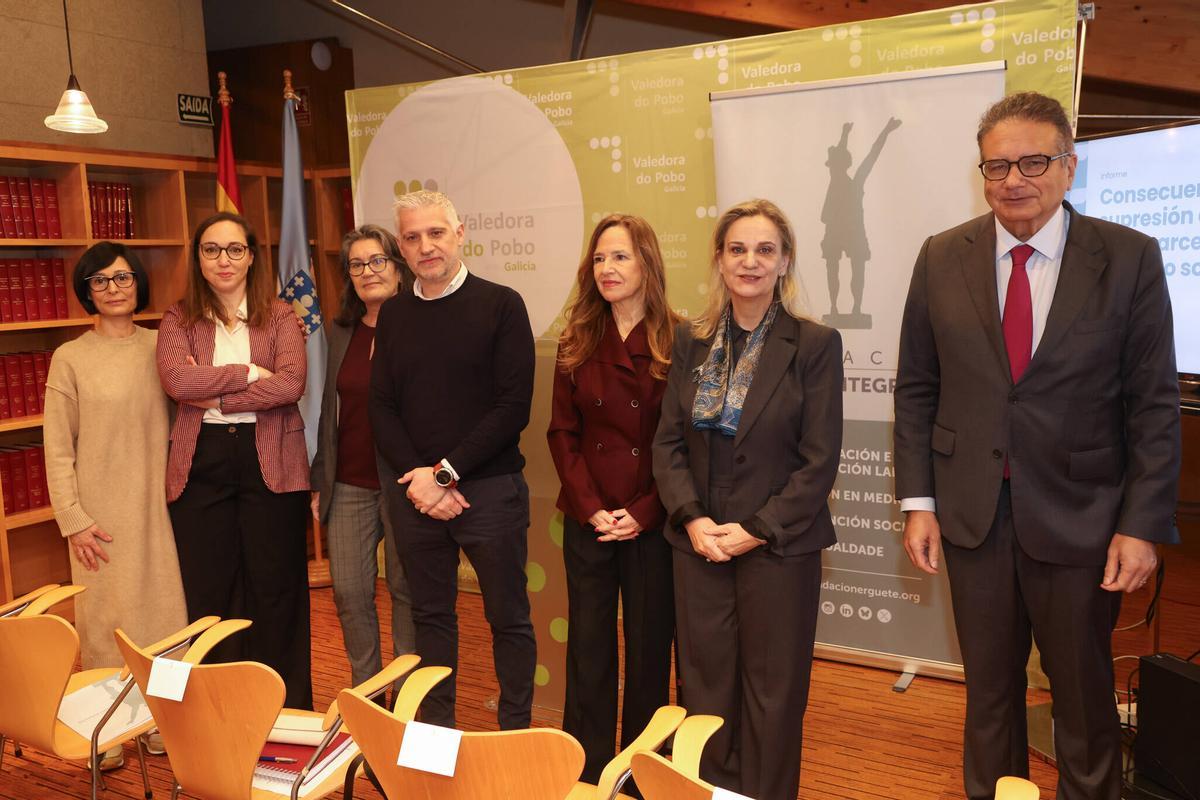 María Rodríguez Lago, Antía Cisneros, Ana Álvarez, Rubén Cagiao Avendaño, Teresa Jiménez Becerril, María Dolores Fernández y Andrés Jiménez.