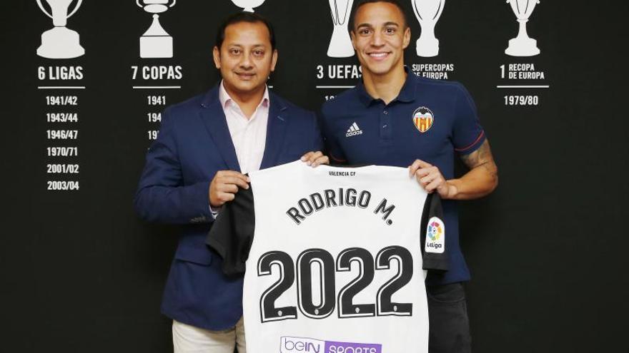 Rodrigo: &quot;El Valencia lleva muchos años sin ganar un título, se lo merece y lo necesita&quot;