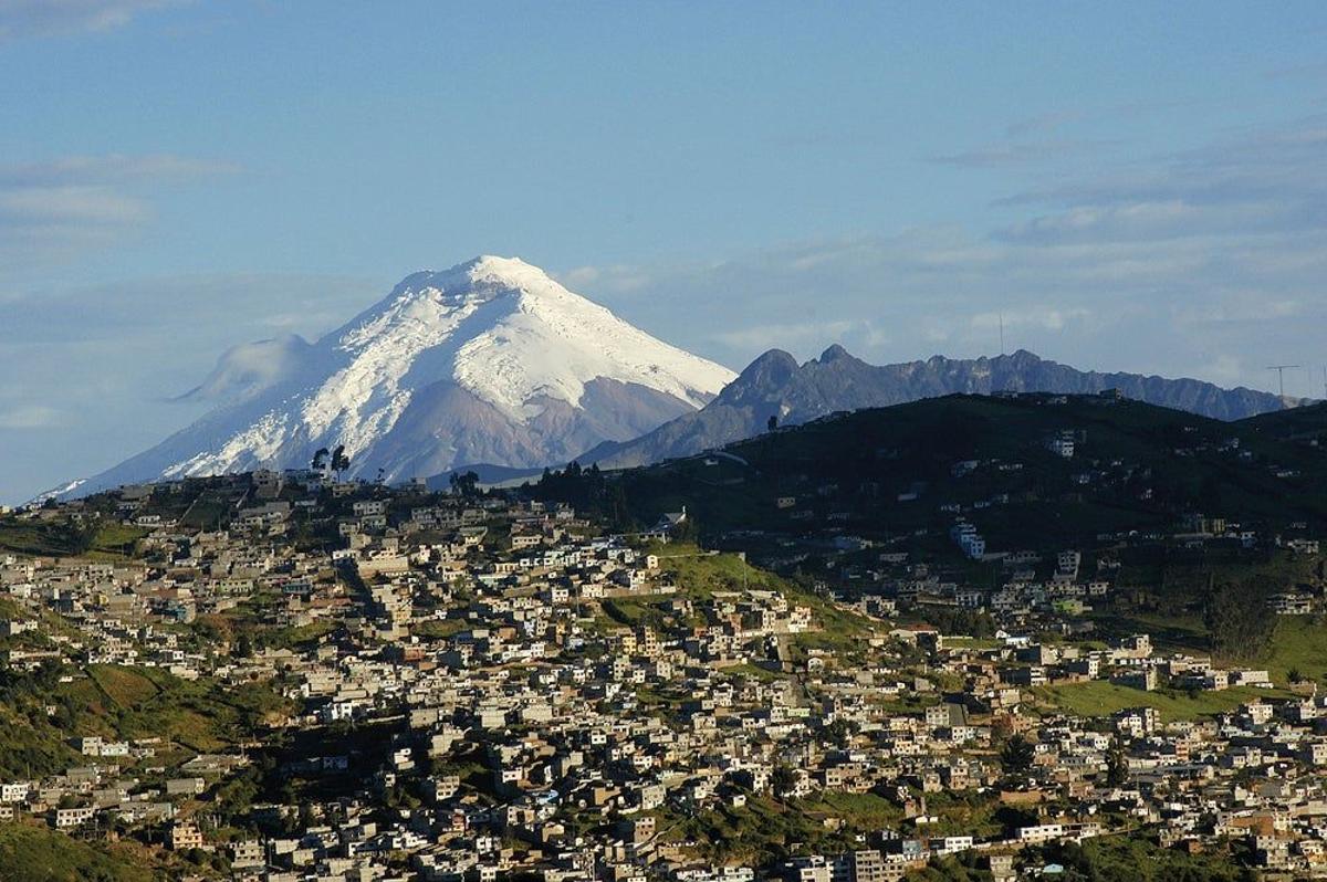 Avenida de los volcanes Ecuador