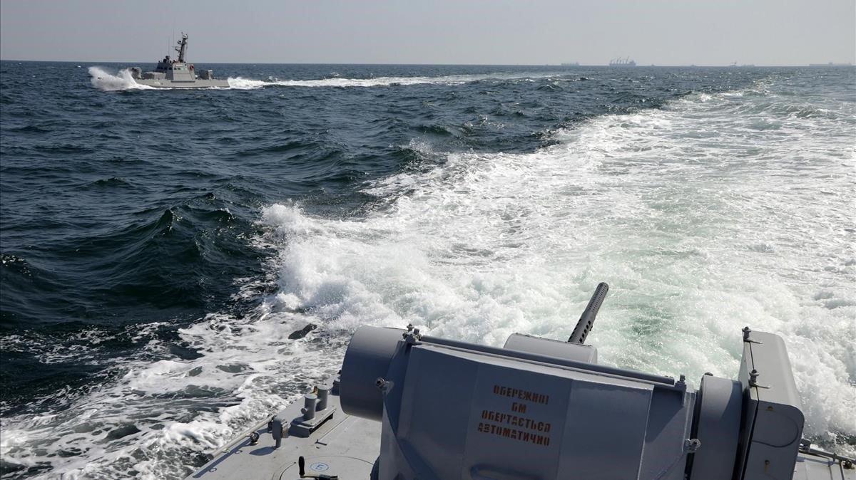 Rusia reabre el estrecho de Kerch tras un incidente naval con Ucrania en el mar de Azov.