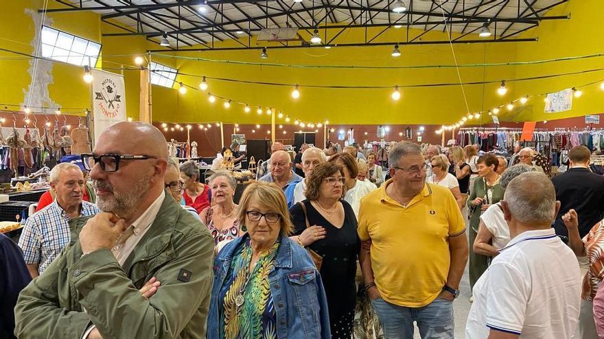 Comerciantes y clientes aplauden el incremento de espacio expositivo y de actividades de la feria de muestras de San Martín del Rey Aurelio: "Está mucho mejor"