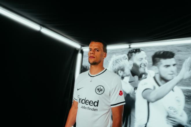 Así es la nueva camiseta del Eintracht de Frankfurt para la temporada 2022/23