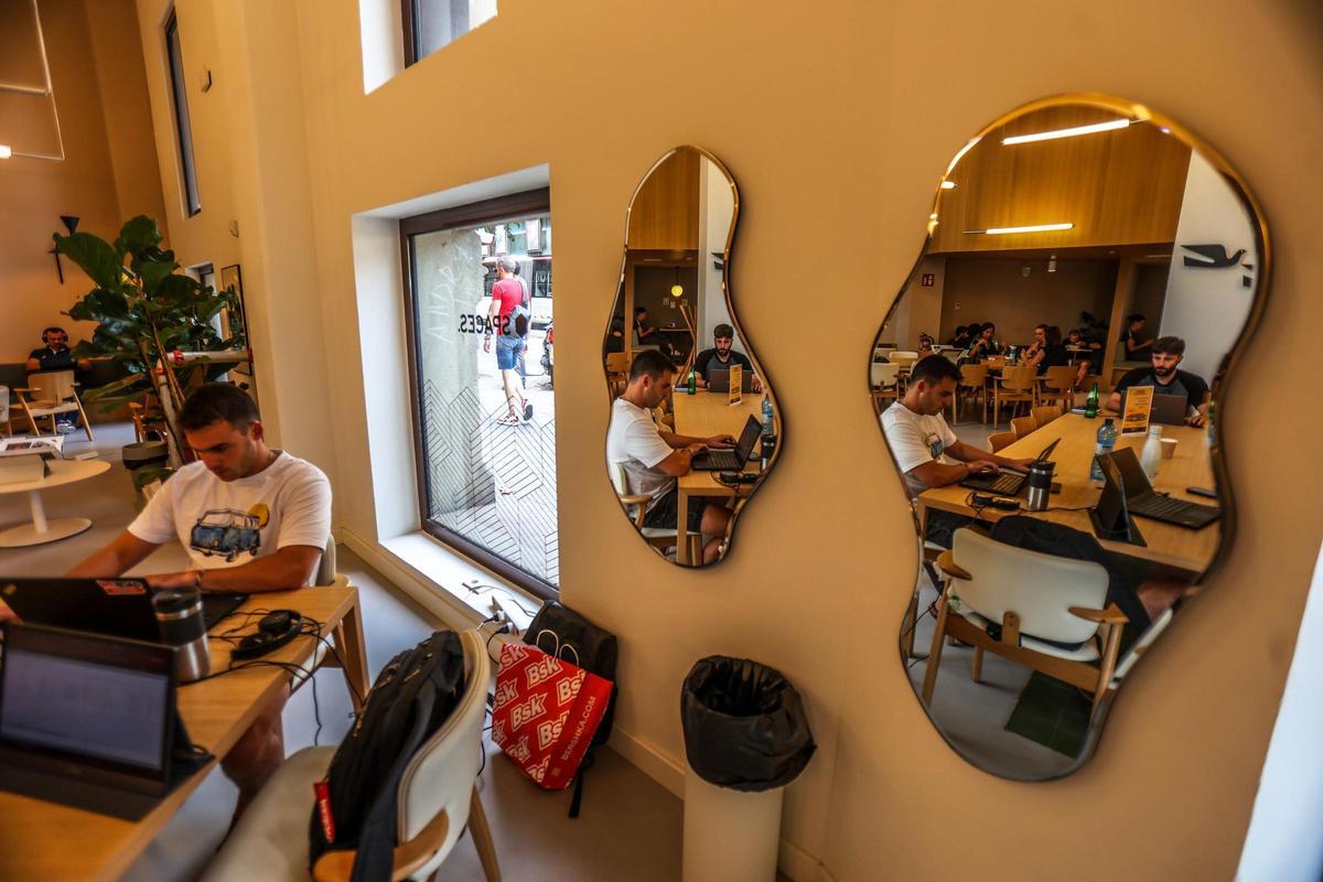 Sala de trabajo abierta en Spaces Universitat.