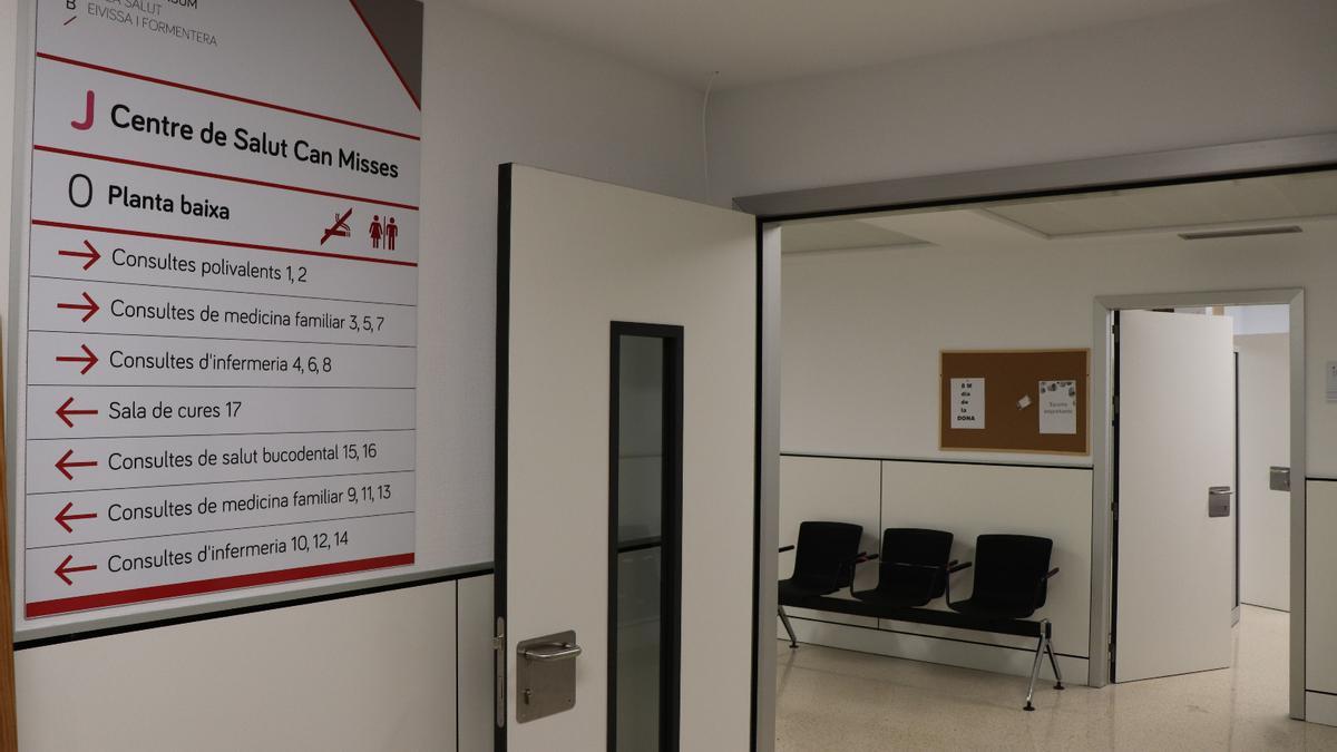 Sala de espera y pasillos del nuevo Centro de Salud de Can Misses.