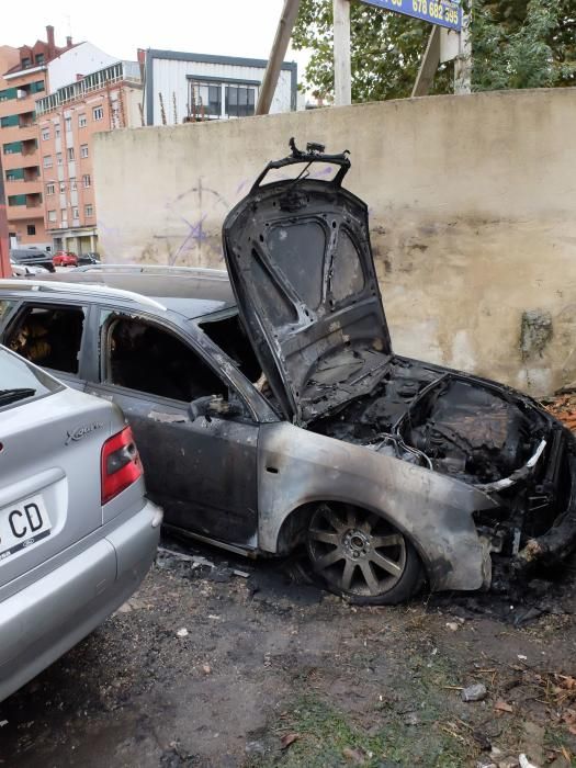 Coches incendiados por actos vandálicos en los aparcamientos de Oñón en Mieres