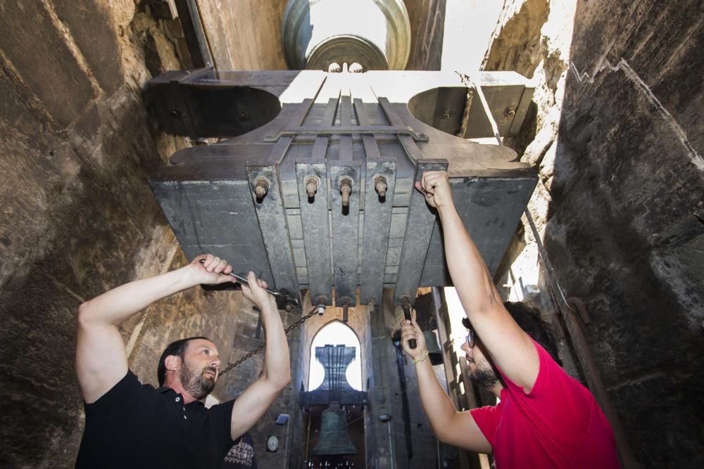 Los campaneros del Miguelete realizan  el tradicional 'repret' de las campanas