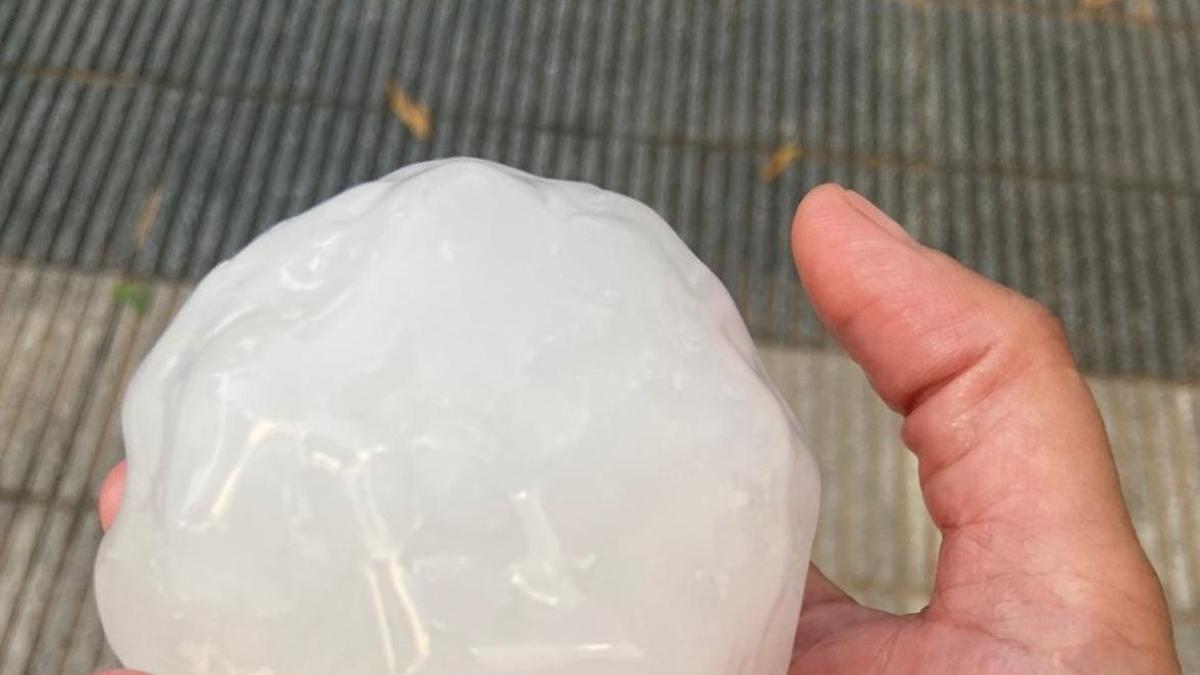 Bolas de granizo de 10 centímetros causan importantes daños en La Bisbal d'Empordà