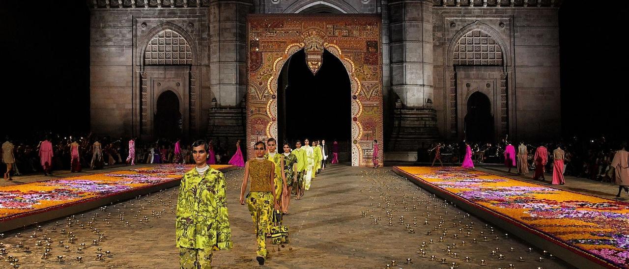 El desfile de Dior en Bombay.