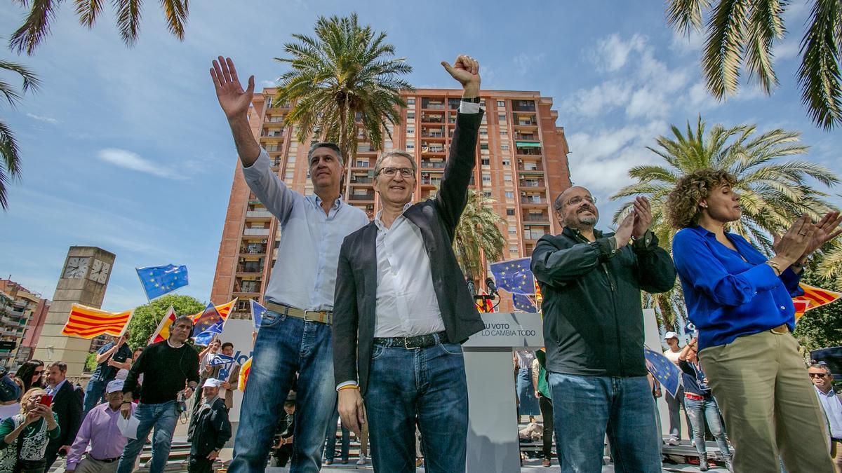 El presidente del Partido Popular, Alberto Núñez Feijóo, el candidato del PPC a la presidencia de la Generalitat, Alejandro Fernández, y el alcalde de Badalona, Xavier García Albiol.