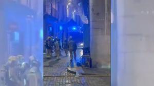 Els Bombers davant del restaurant Normal dels Germans Roca a Girona.