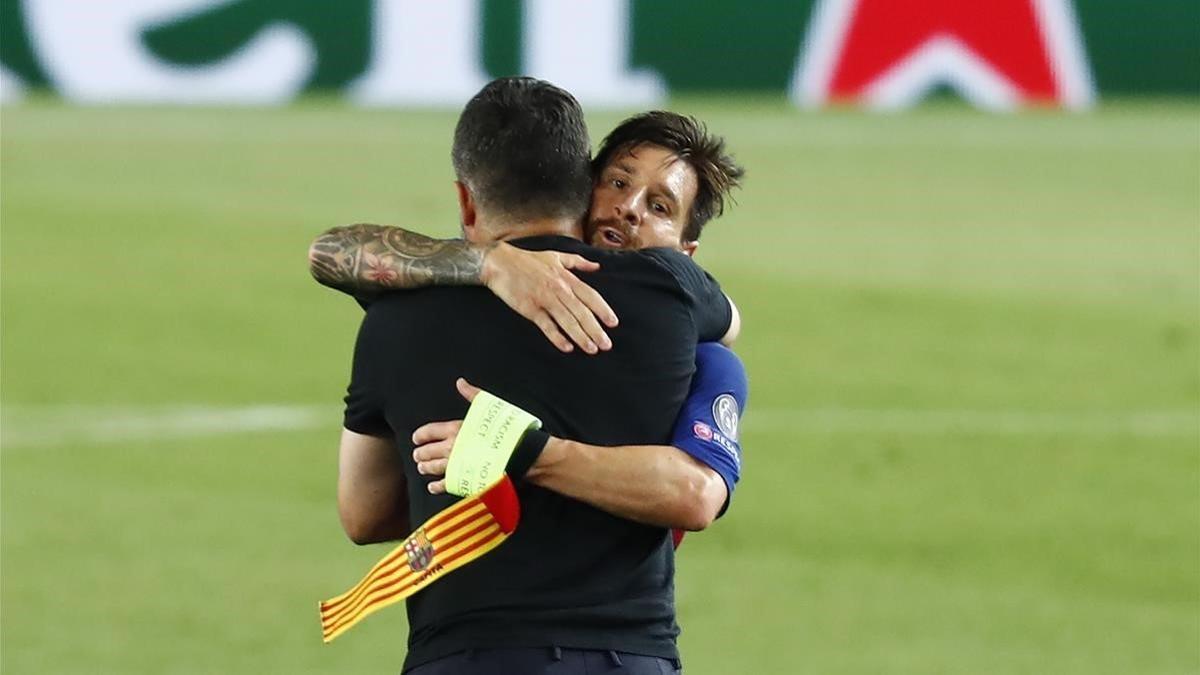 Lionel Messi abrazado con Gennaro Gattuso, el entrenador del Näpoles, al final del partido de vuelta de los octavos en el Camp Nou.